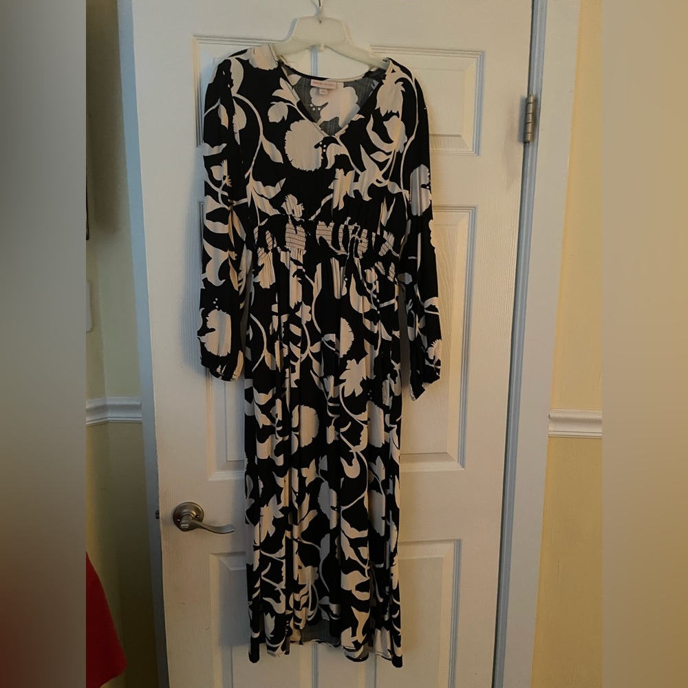 Knox Rose Black and White V-Neck Long Sleeve Dress